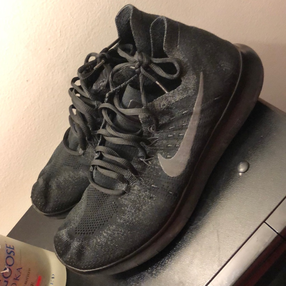 Nike free runs - Picture 2 of 5